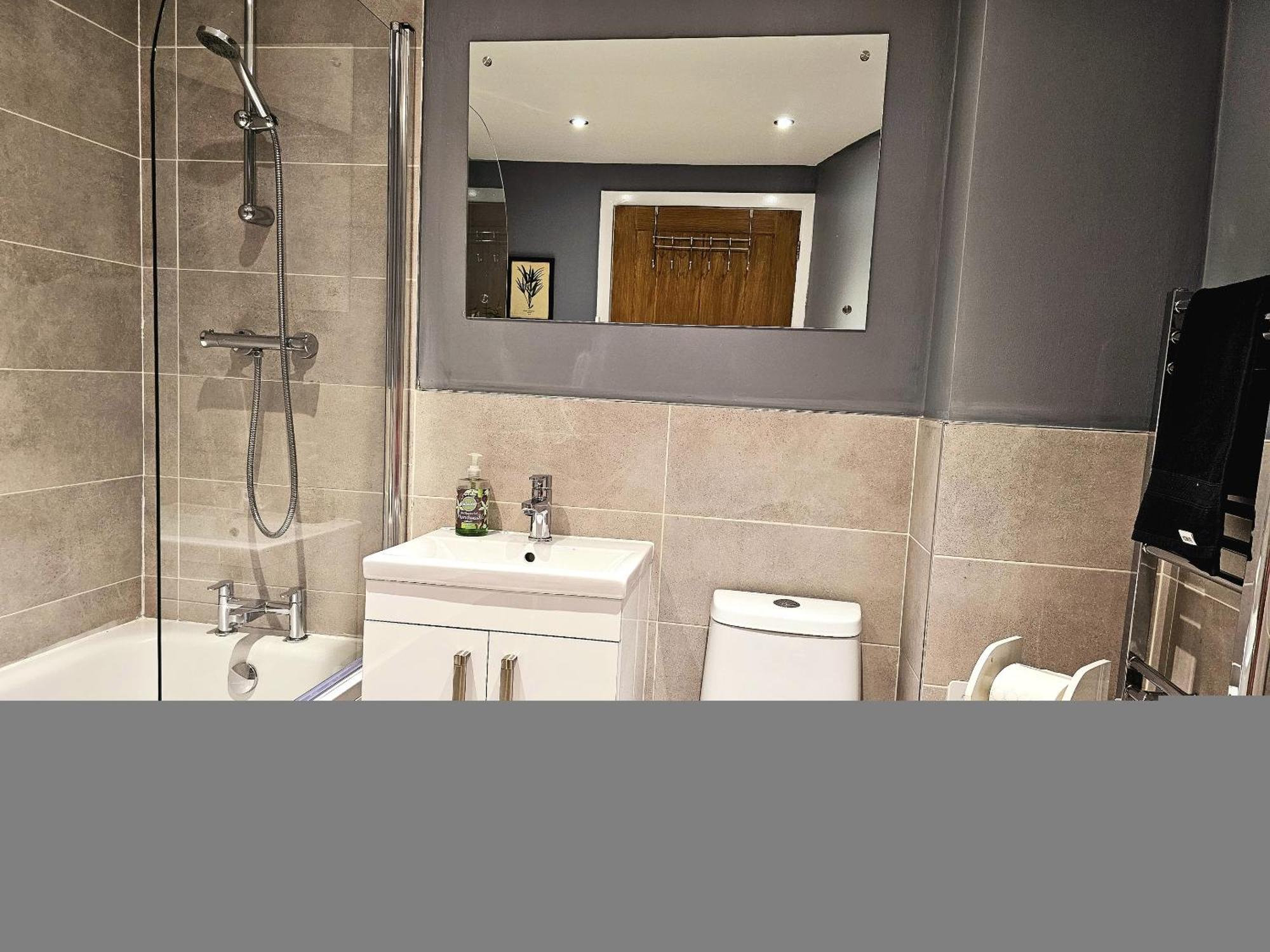 Homebird Property - Epsom Apartment Harrogate Bagian luar foto